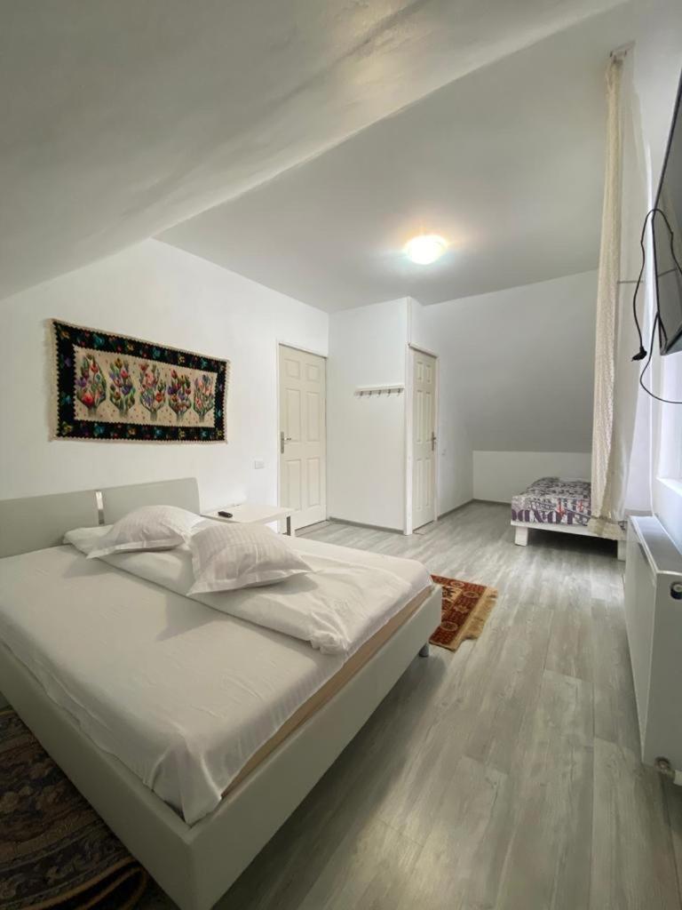 Casa Mili Hotel Grinties Buitenkant foto
